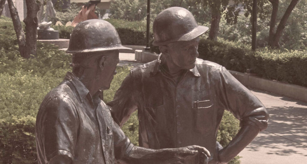 "Vintage Union Workers Statue" by Ben Beard is licensed under CC BY-NC-ND 2.0.